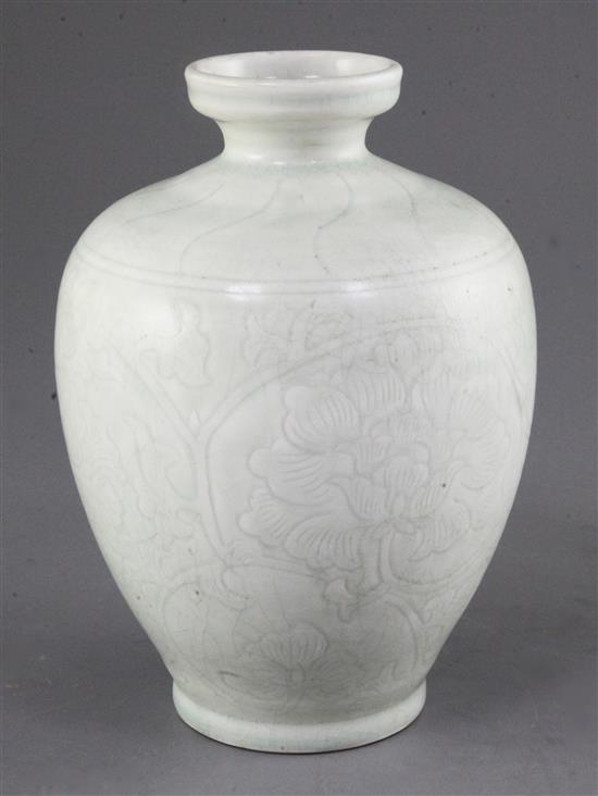 A Chinese celadon glazed ovoid vase, Qing dynasty, height 20cm